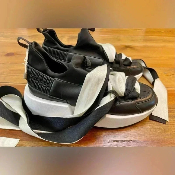 Loretta Pettinari Italy | Women’s 7.5 | Black & White Ribbon Sneaker | No Tie - Picture 5 of 8